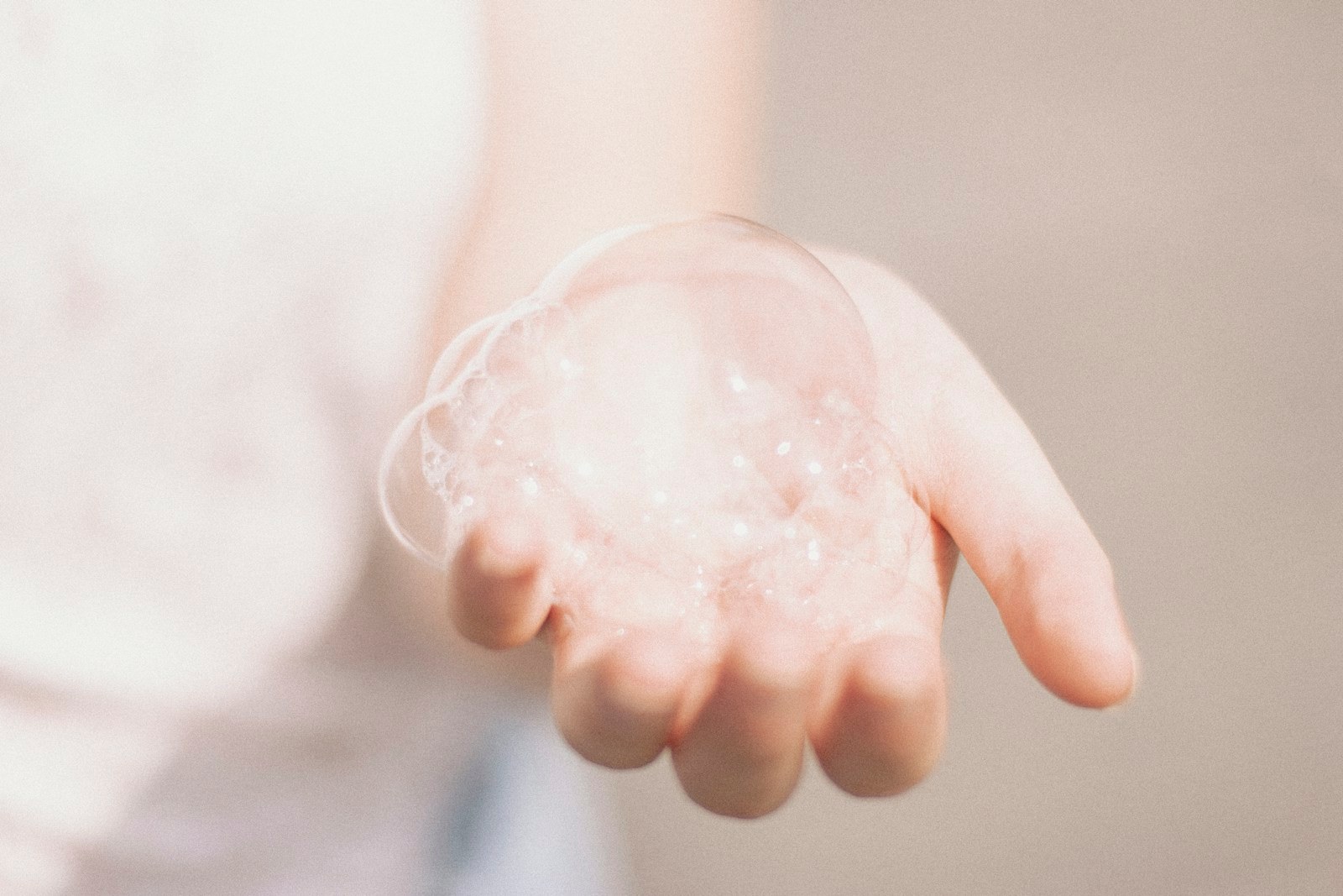 Rolles Anti-Bacteria Handwash lifestyle