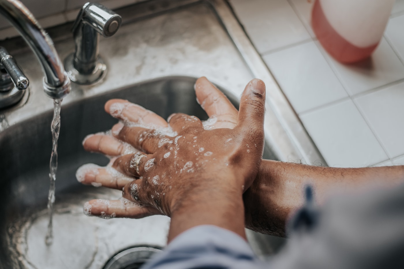 Rolles Anti-Bacteria Handwash lifestyle